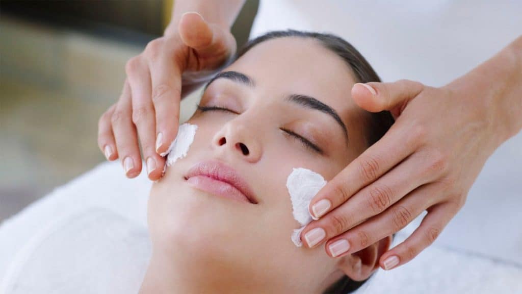 5 Amazing Advantages of Facials for Your Skin!!